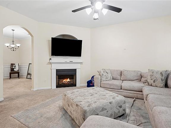 4th image of 7556 Rutgers Cir