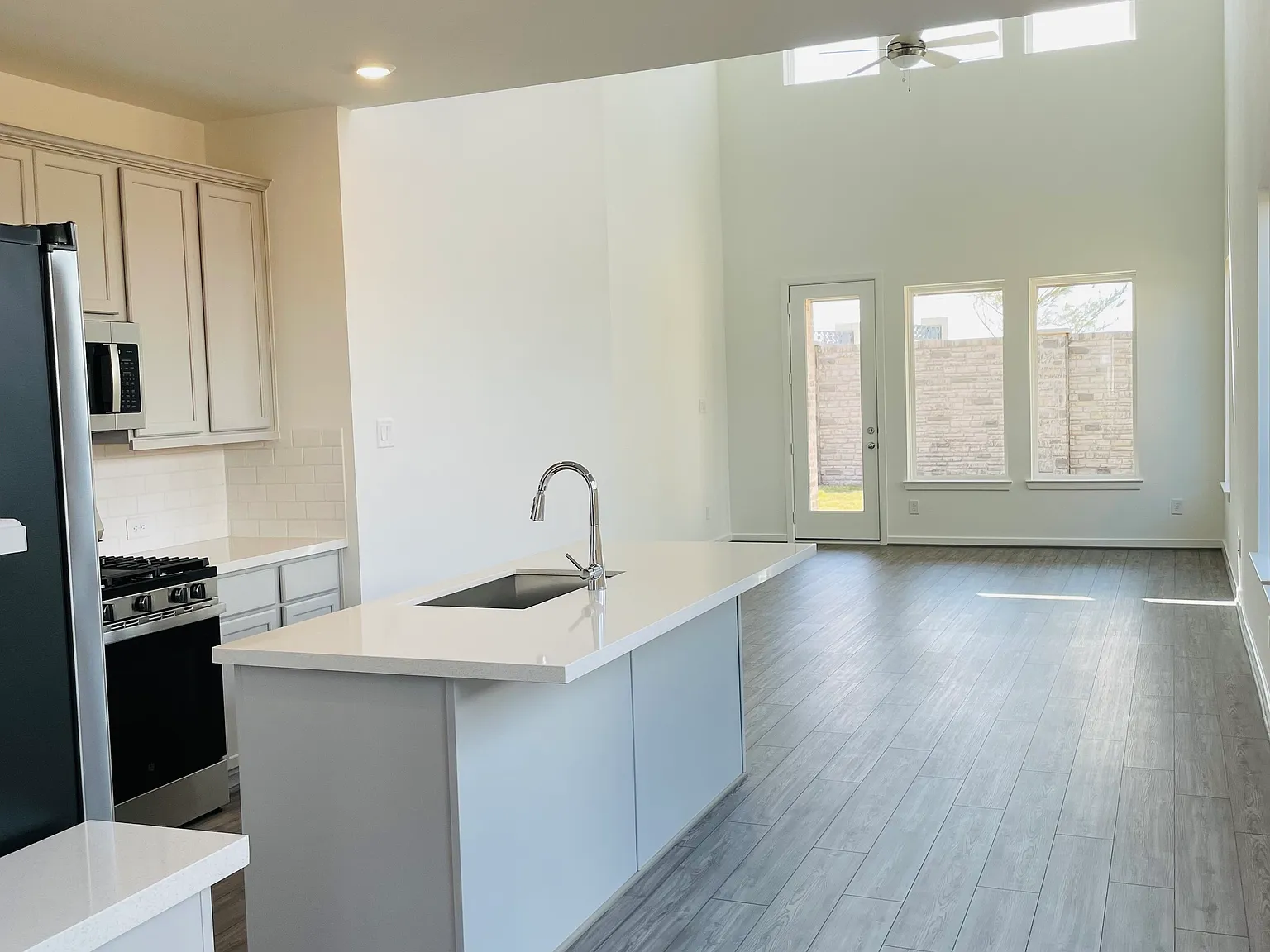 4 bed, 2514 sqft, $2,900 — Photo 4