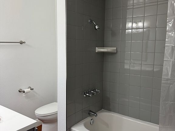 5th image of 1374 N Cuyamaca St N