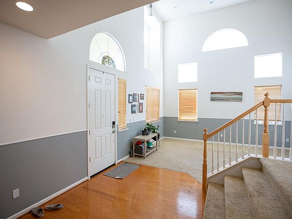 5th image of 140 Menard Cir