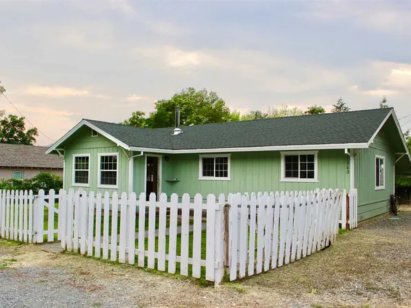 11743 East St, Fort Jones, CA 96032