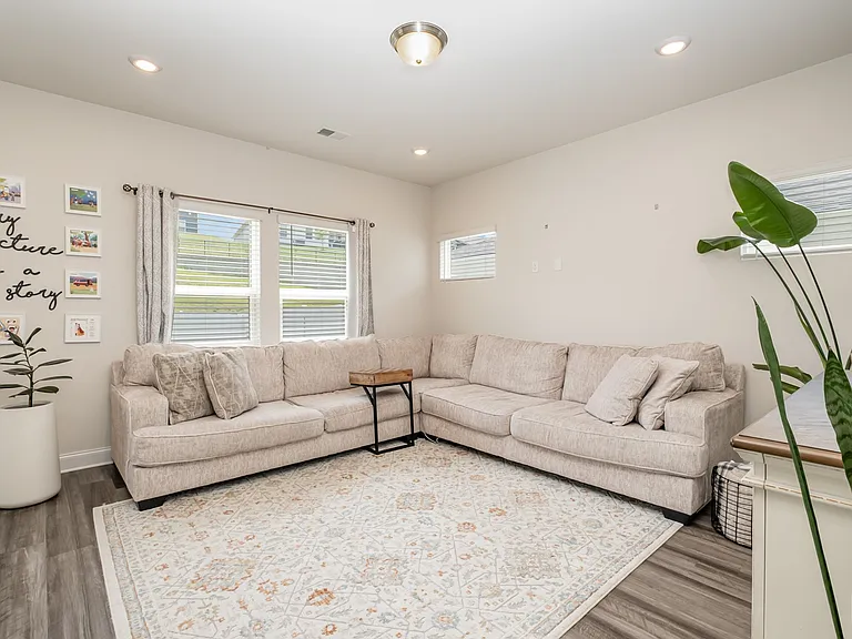 1063 Holland Ridge Way — Photo 10