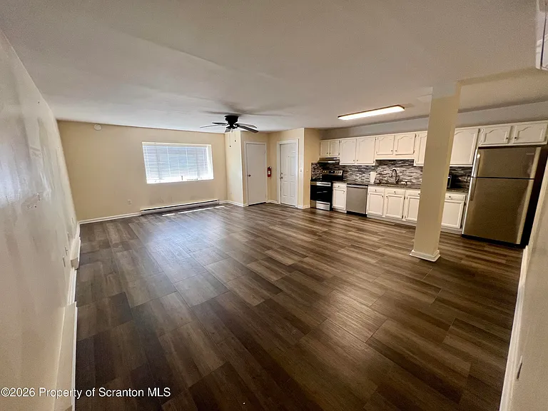 1733 Lakeside Dr — Photo 4