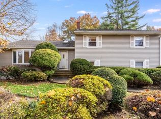 36 Fieldstone Dr, Livingston, NJ 07039