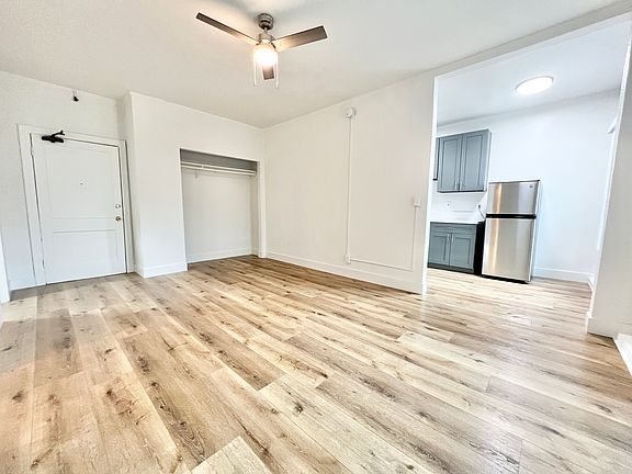3rd image of 520 S Mariposa Ave #102A
