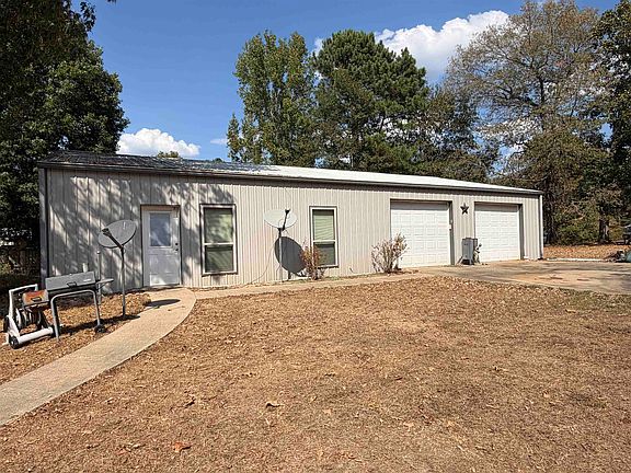 3rd image of 3568 Tolivar Rd