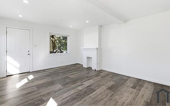 2nd image of 350 E 60th St