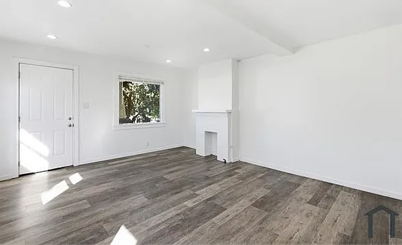 350 E 60th St — Photo 2