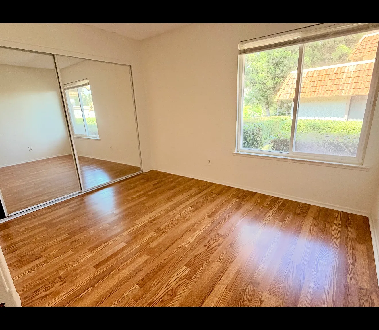 3 bed, 1104 sqft, $3,700 — Photo 2