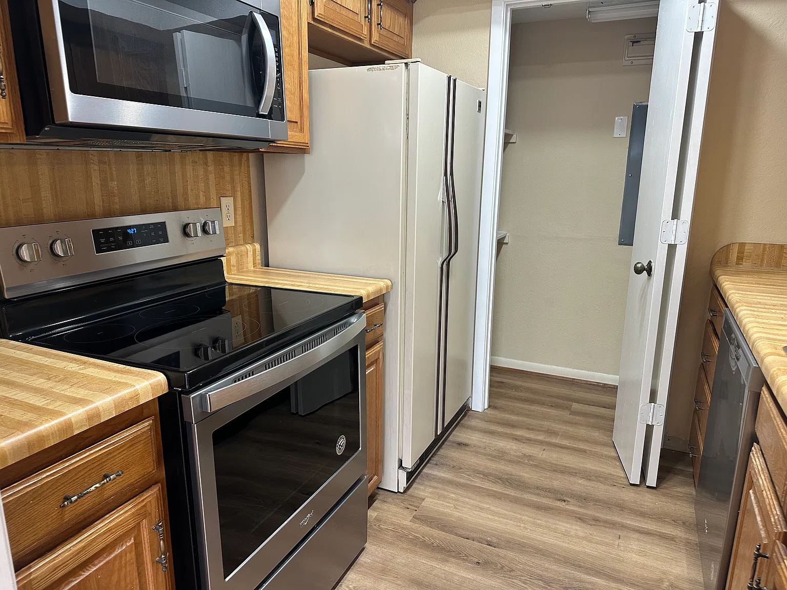 1 bed, 827 sqft, $1,425 — Photo 3