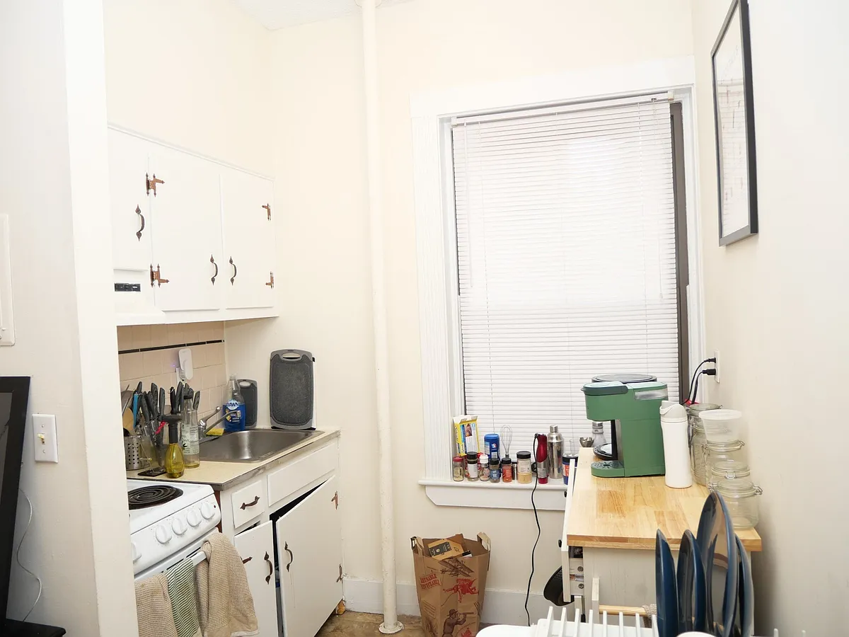 Building Photo - 1385 Beacon St #15