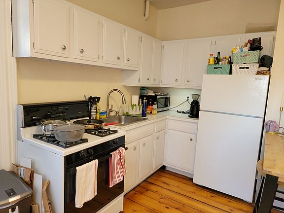 4th image of 19 Aldersey St #2