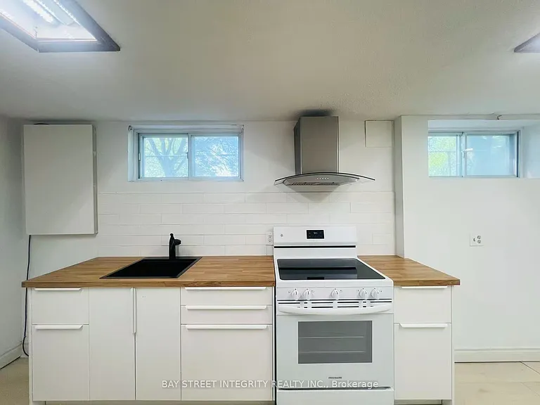 7 Snowhill Cres — Photo 5