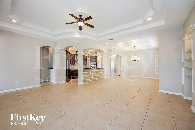 3 bed, 2.0 bath, 2069 sqft, $1,785 — Photo 4
