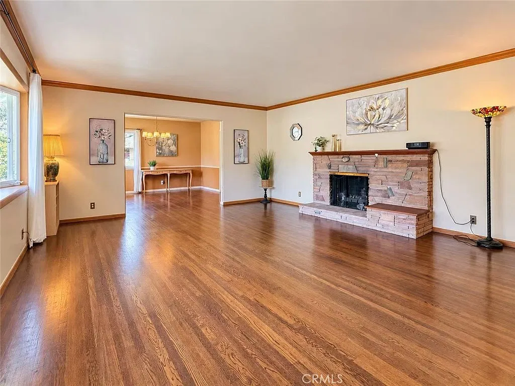3 bed, 2.5 bath, 2403 sqft, $4,500 — Photo 4