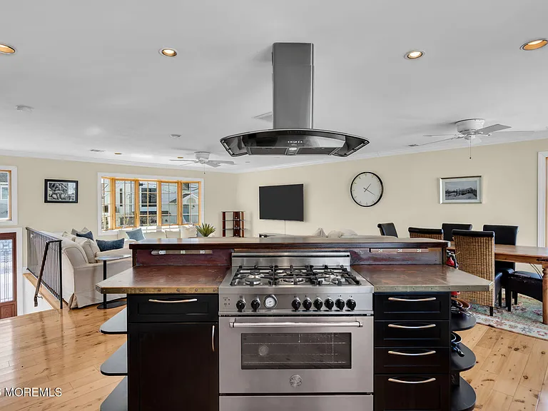 326 Cutter Ln — Photo 10