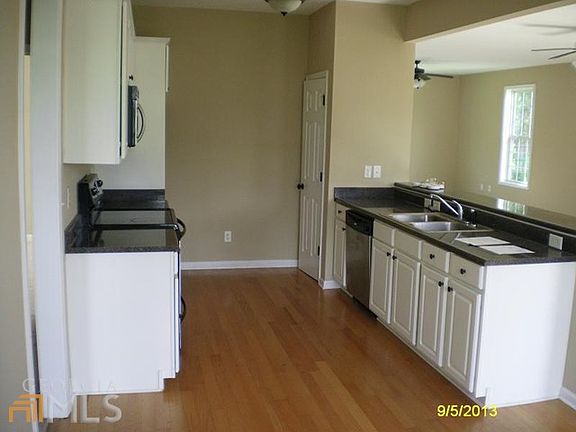 3rd image of 107 Drayton Cir