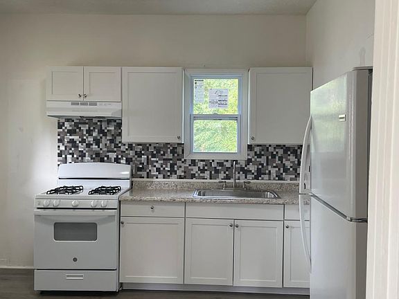 4th image of 460 S Walnut St #2