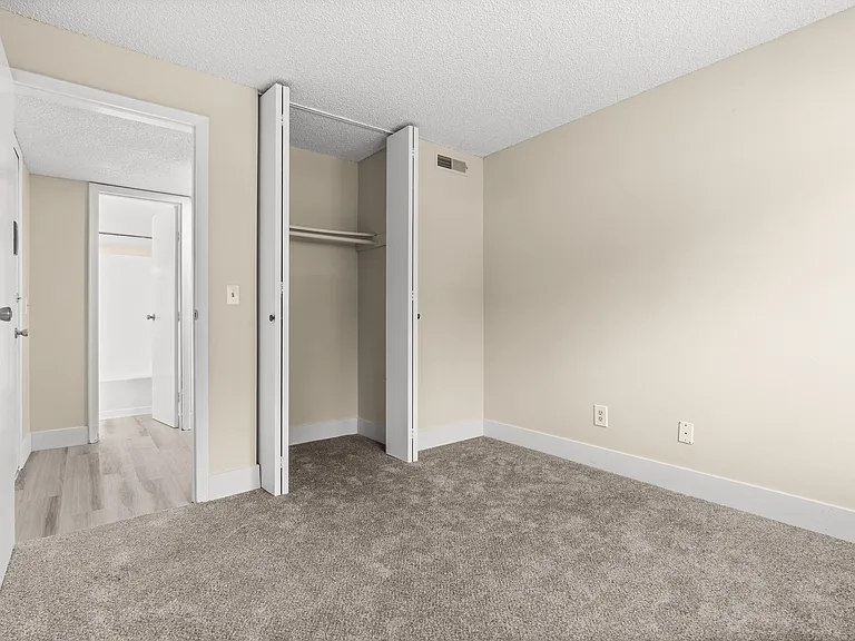 Creekside Apartments — Photo 22