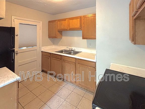 4th image of 2248 Inwood Cir S