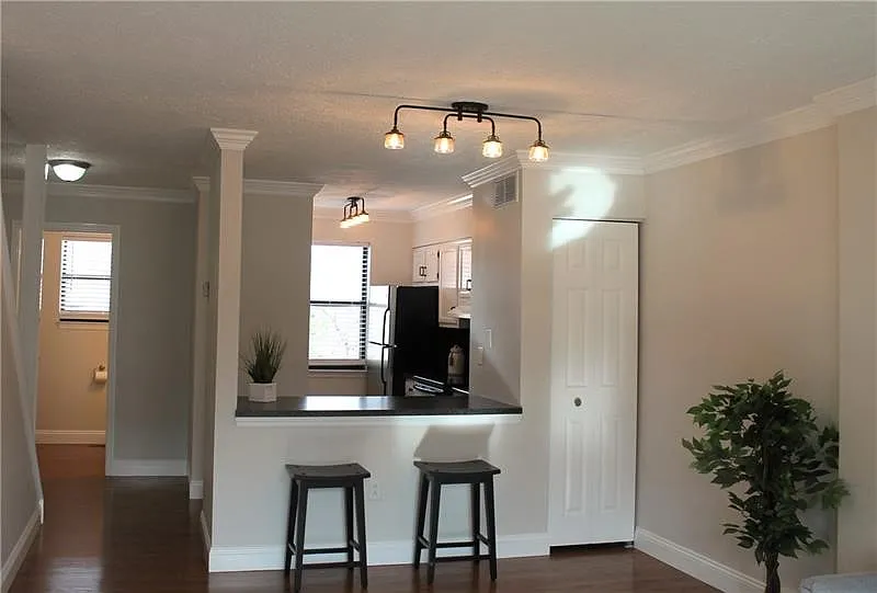 2 bed, 1.5 bath, $1,800 — Photo 4