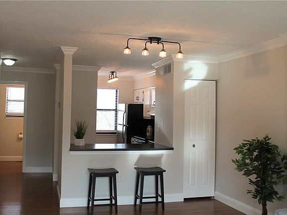 4th image of 136 Woodhaven Dr