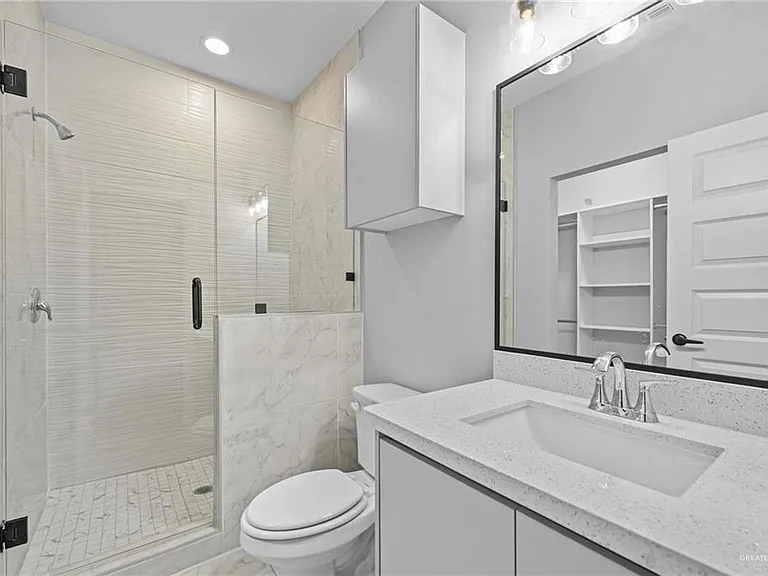 901 W 8th St #4 — Photo 10