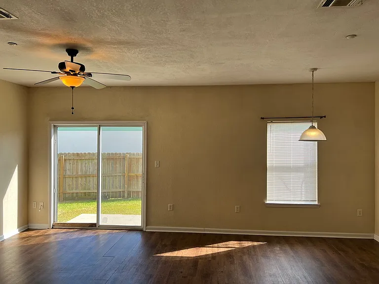 1028 Anniston Ct — Photo 5
