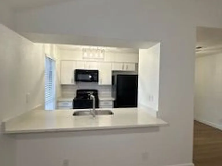 St. Edwards Place Apartments — Photo 18
