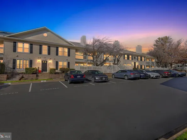 10204 Ashbrooke Ct Suite 10, Oakton, VA 22124