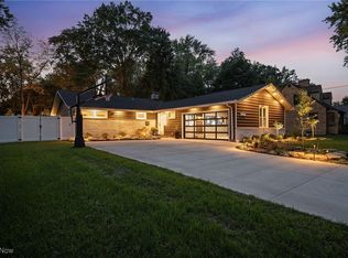 2742 Horseshoe Blvd, Westlake, OH