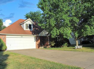 210 N Meadow St, Nixa, MO 65714