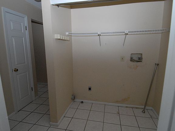 4th image of 336 Woodland Hill Ct