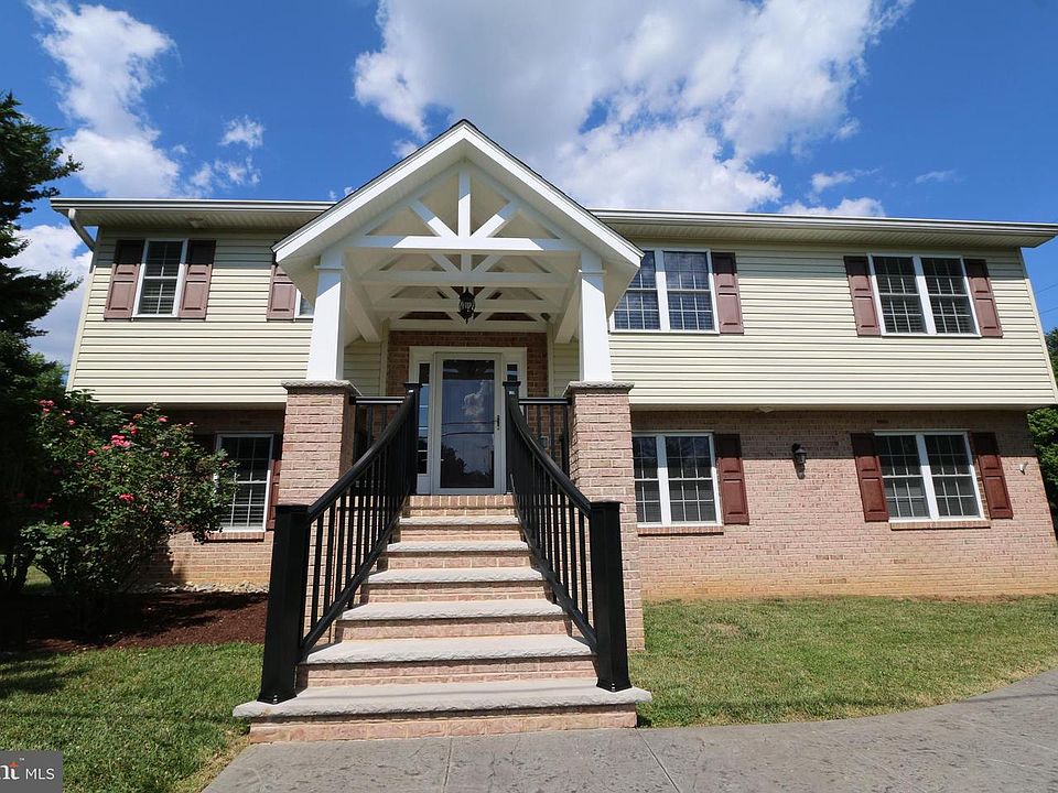 1st image of 18428 Woodside Dr