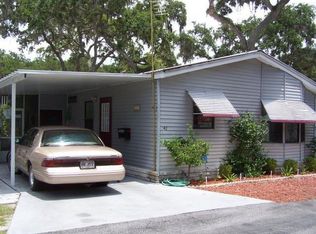 42 Lake Ave, Tavares, FL 32778