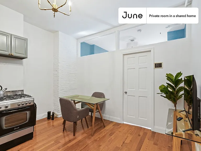 31 Saint Marks Pl #B — Photo 8