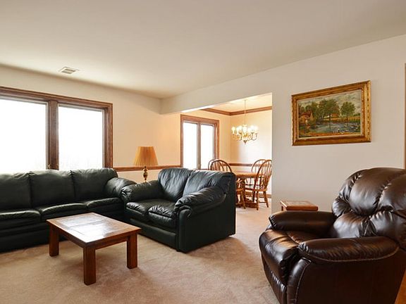 4th image of 1130 Darby Ln