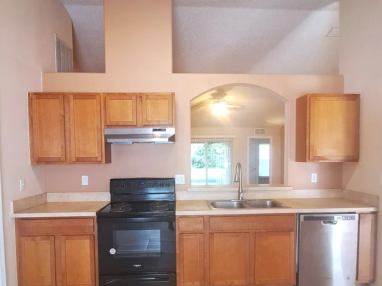 16 Lloshire Path — Photo 8