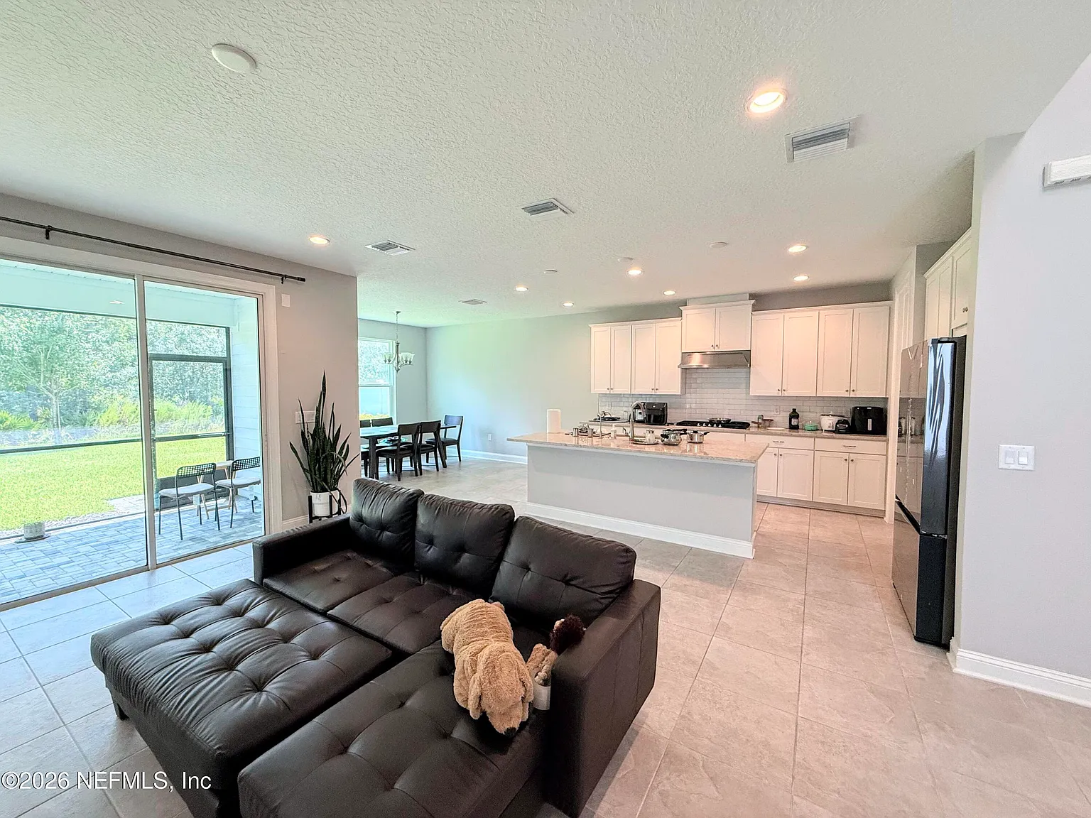 4 bed, 3.5 bath, 2500 sqft, $3,395 — Photo 4