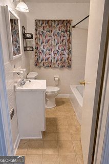 4th image of 2134 East Dr
