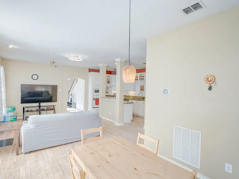 9504 Rodeo Dr — Photo 22