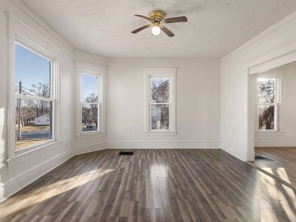 4th image of 327 S Independence Ave
