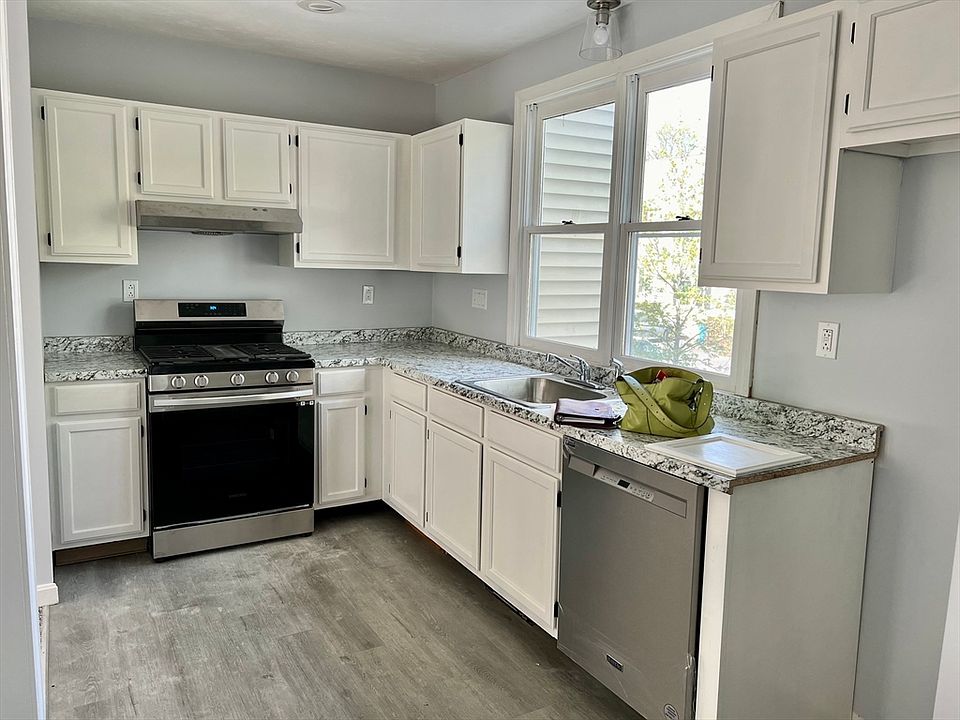 2nd image of 32 Towle Dr #32