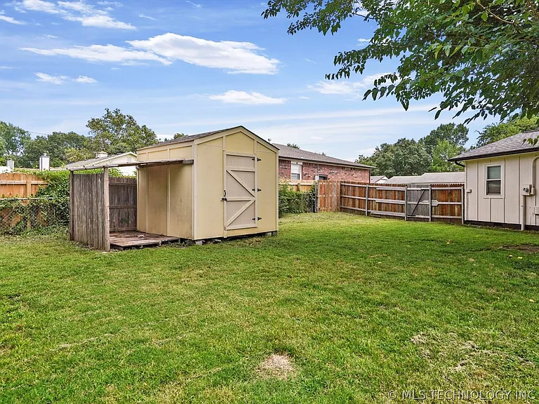 524 W Toledo St — Photo 26