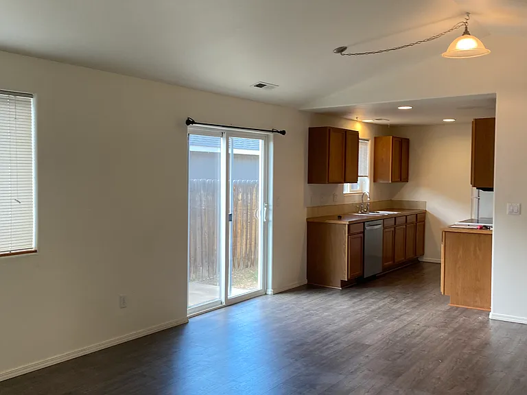 2501 NE 5th St — Photo 5
