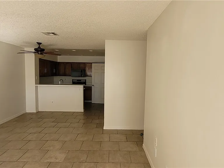 2121 Chertsey Dr #D — Photo 23
