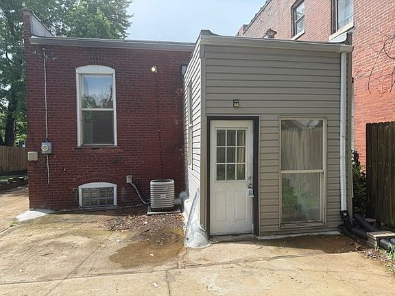 3rd image of 2133 Geyer Ave