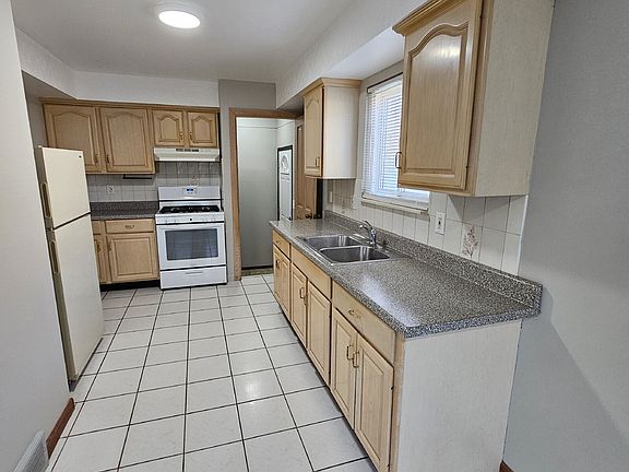 5th image of 17443 Roseville Blvd