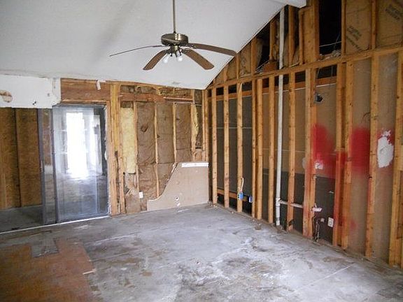 3rd image of 2710 Scottsbluff Dr