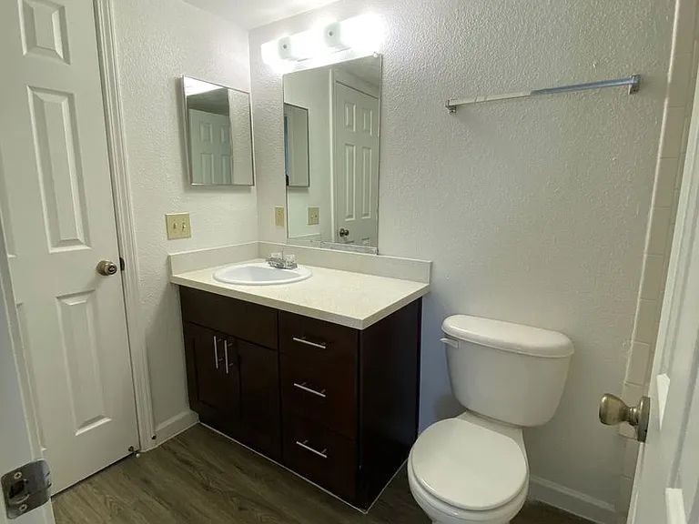 Emerald Cove Apartments — Photo 169